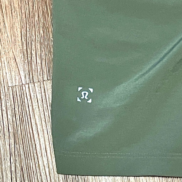 Lululemon T.H.E Shorts Linerless Size Small 9” Green - Picture 3 of 4